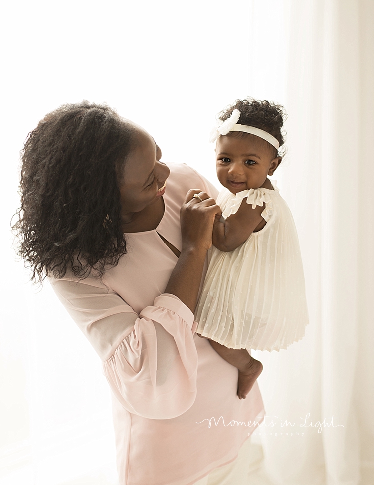 A baby and family photographer captures a mom dancing with her baby. 