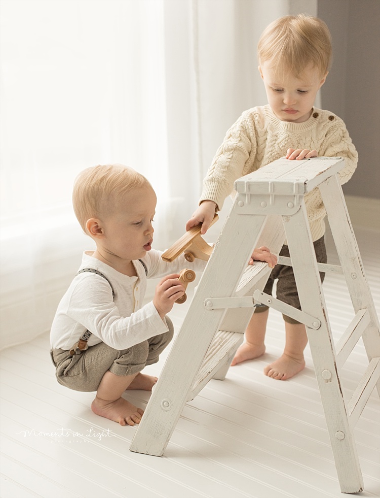 Twin baby boys play together. 