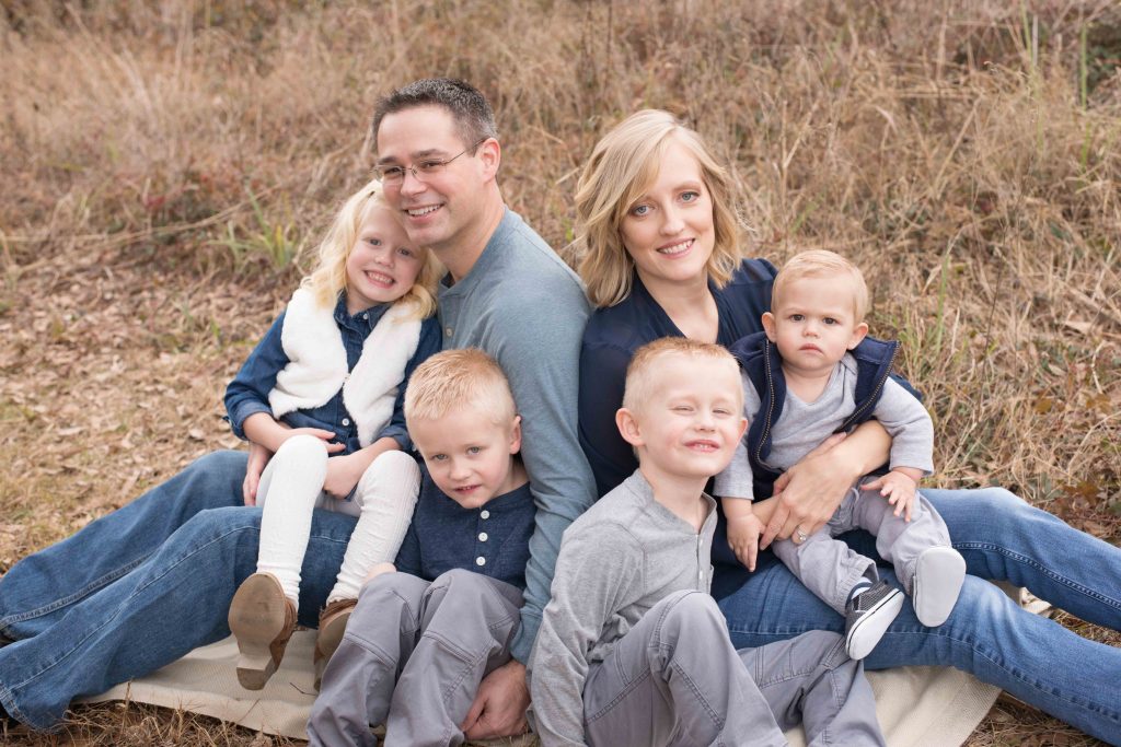 family with four young children sitting on a blanket in Montgomery, TX